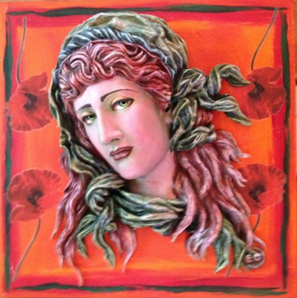 Bas relief féminin